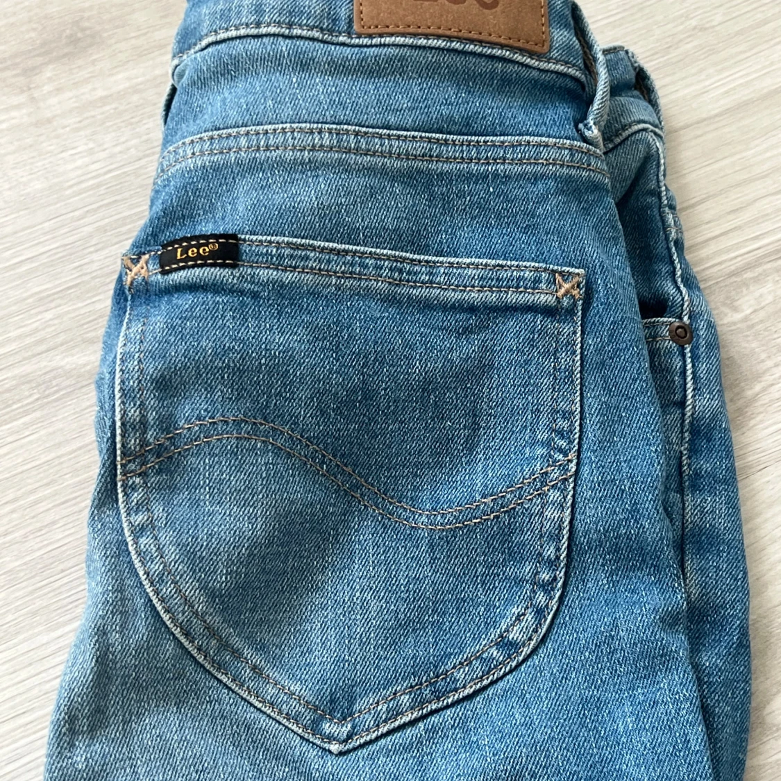 Blå bootcut jeans från Lee