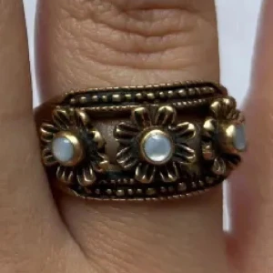 Två coola ringar i bronsfärg - två ringar! 