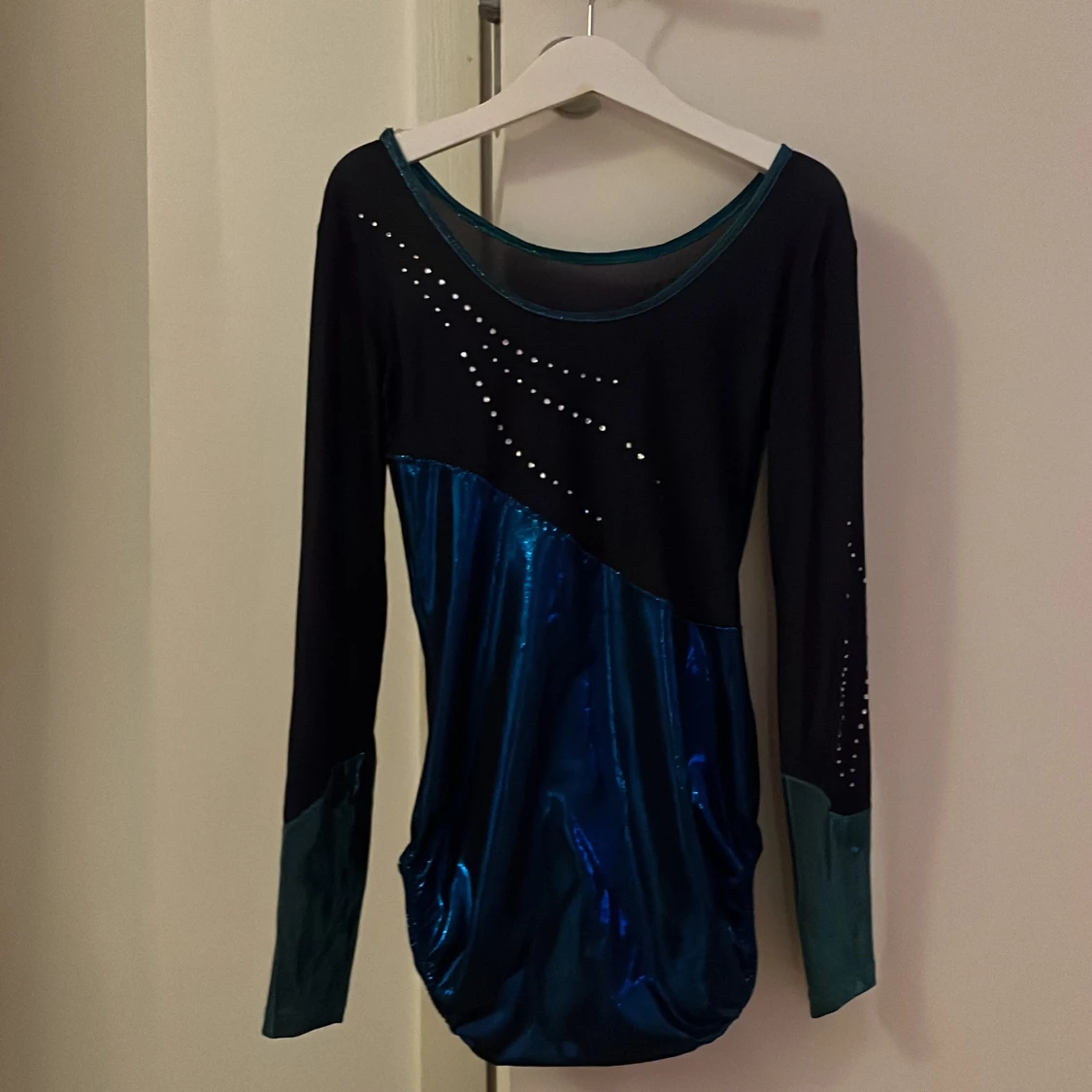 Blå, turkos glittrig gymnastikdräkt  - 2