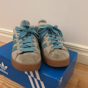 Adidas Campus i mocka, grå och blå -  Adidas Campus 