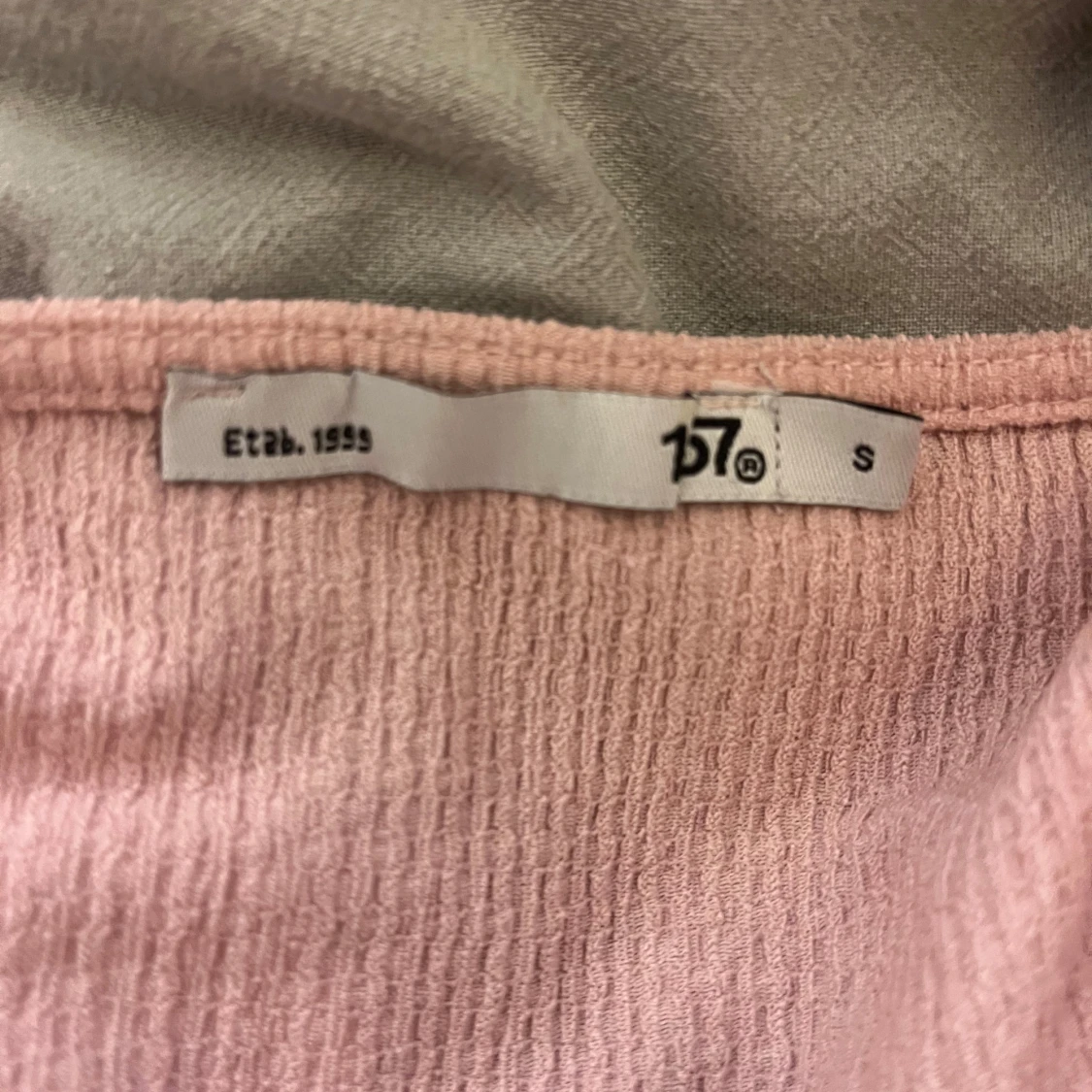 Rosa blus med knyt från 157 - 1