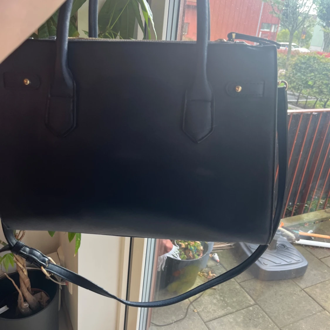 Blå handväska från Valentino i skinn - 3