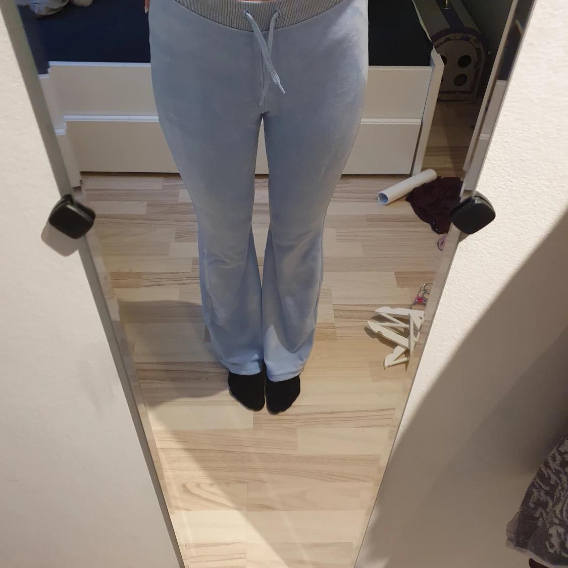 Ljusblå mjukisbyxor med bootcut - 1