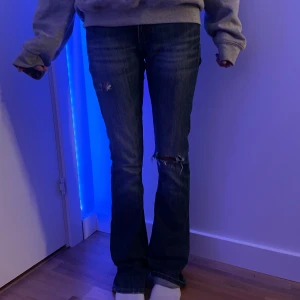 vintage jeans  - jättebra skick jeans säljer pga dom inte passar mig super fina!! Me lite slitningar fråga om fler bilder om de behövs 