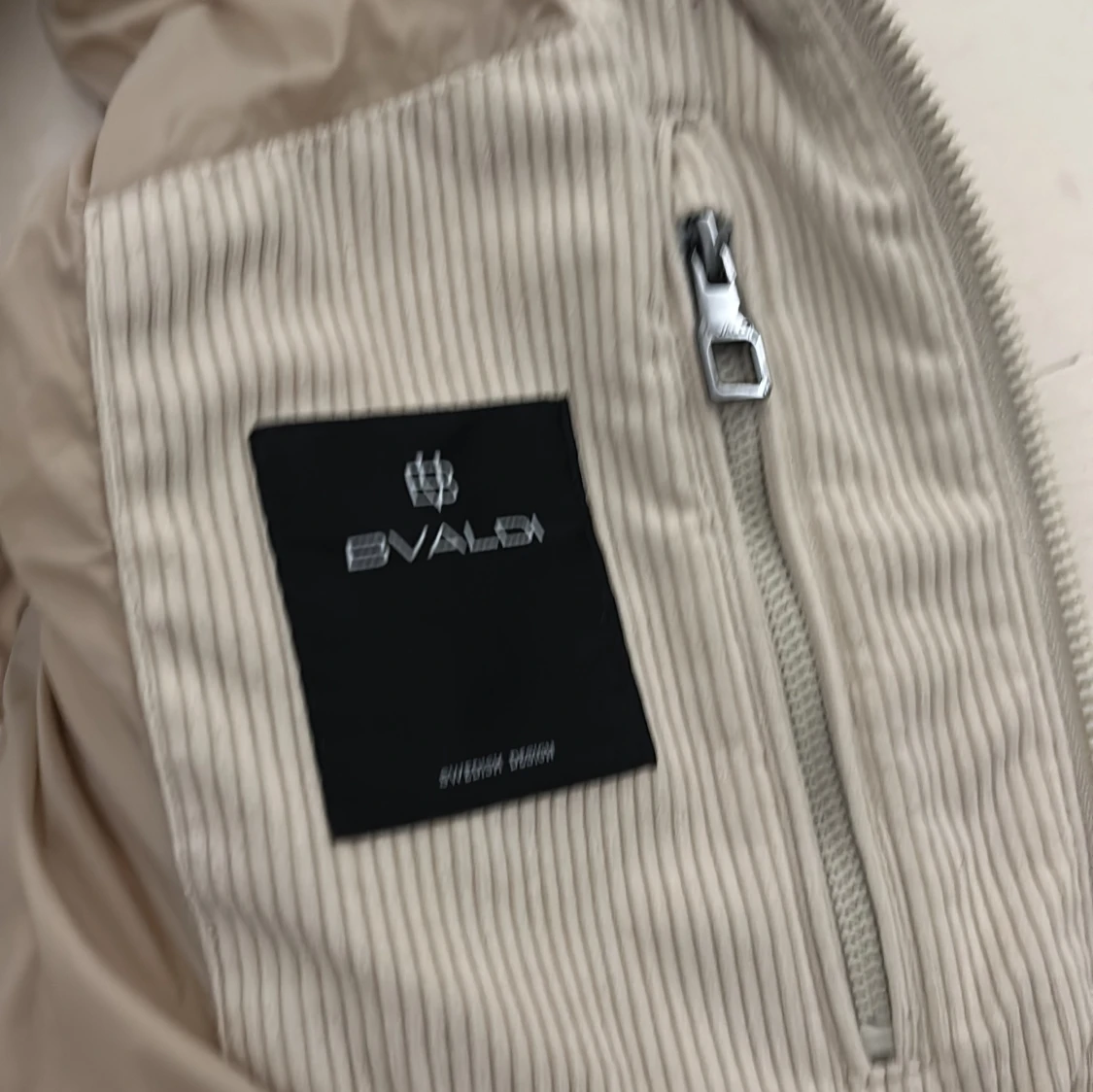 Beige dunväst från bvaldi med luva - 3