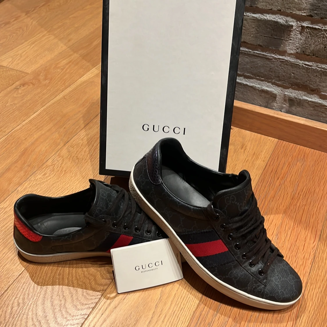Svarta Gucci ace