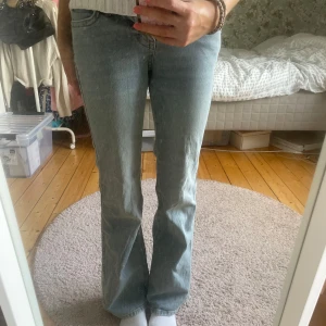 Lowwaist jeans  - Lågmidjade baggy jeans från gina!! Skitsnygga men tyvärr för små💕💕