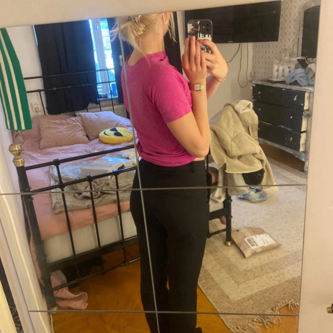 Svarta bootcut byxor från Bik Bok - 3