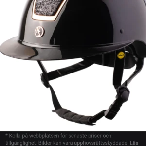 Söker ridhjälm - Söker ridhjälm, helst nära Värnamo / Jönköping helst under 500kr stl M behöver inte va de som är på bild men gärna med solskärm och glossy (inget krav)