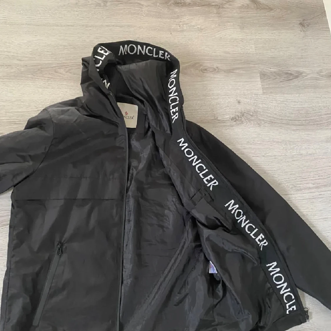 Svart vindjacka från Moncler - 1