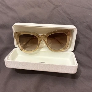 Chimi glasögon  - Fina solglasögon. Sparsamt använda, glasögonfodraler ingår. Modell 08 ecru.