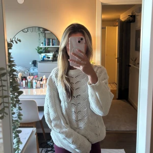 Stickad tröja  - Stickad tröja med mönster. Mysig och skön. Hör av dig om du har några frågor! 🫶🏼💕