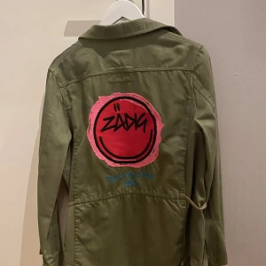 Grön jeansjacka Zadig & Voltaire  - Säljer denna jättesnygga jeansjacka från Zardig Voltaire . Bra skick!