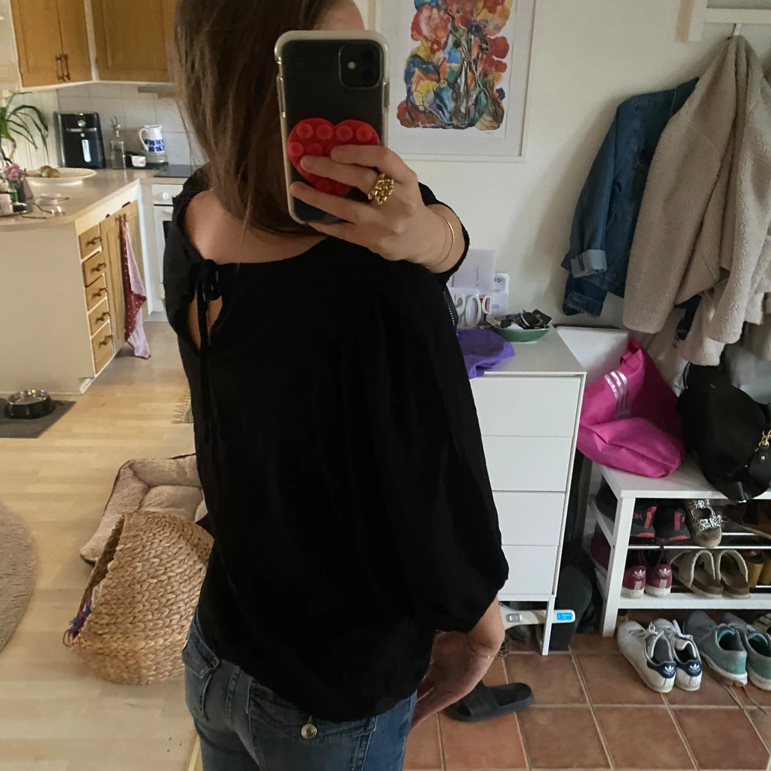 Svart blus med knyt i ryggen - 1