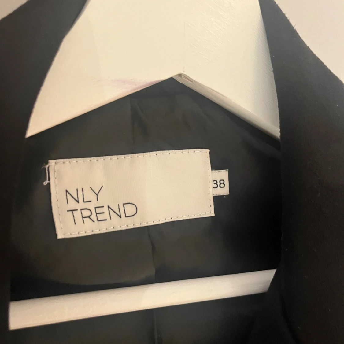 Svart bikerjacka från NLY Trend - 3