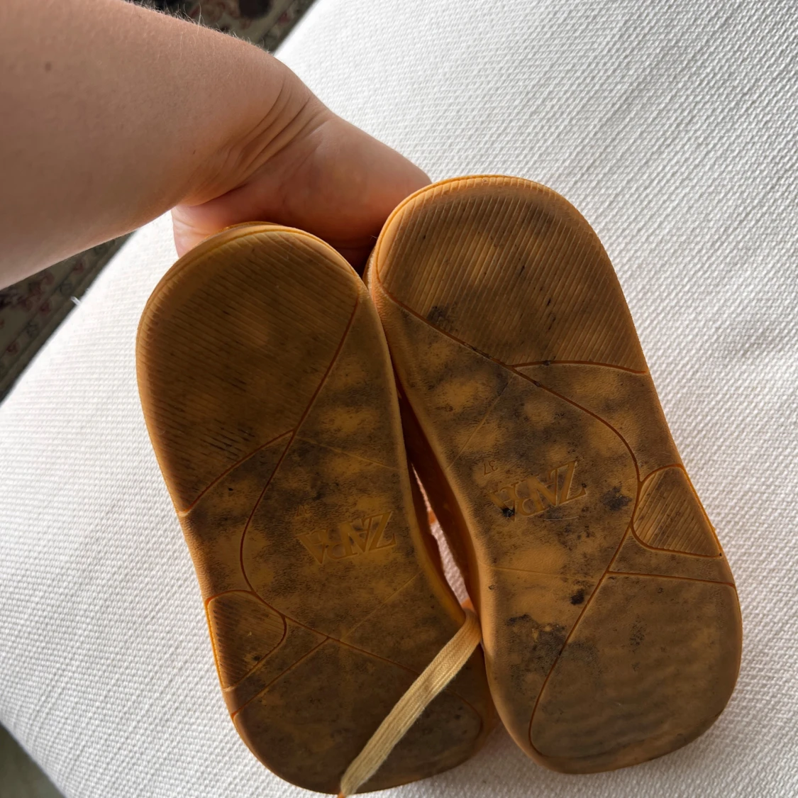 Gula sneakers från Zara med teddy-detaljer Care Bear - 3