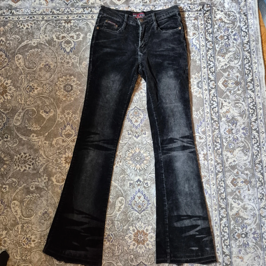Svarta bootcut jeans - 2