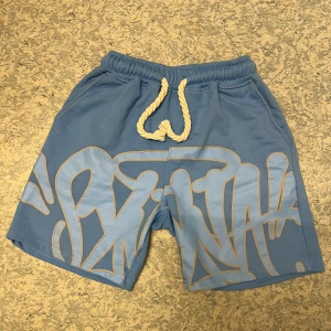 Syna world shorts  - Feta syna world shorts från Reselluxe1 på TikTok följ gärna fraktar inom 1-2 arbetsdagar 