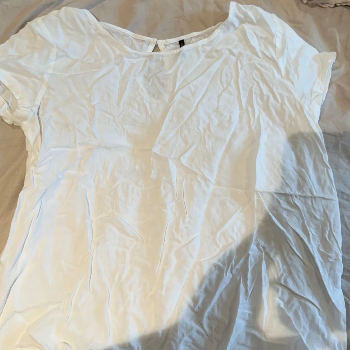 Vit t-shirt från ONLY, strl 38 - 2