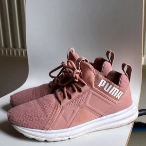 Puma Zenvo strl 39 - Puma Zenvo i storlek 39