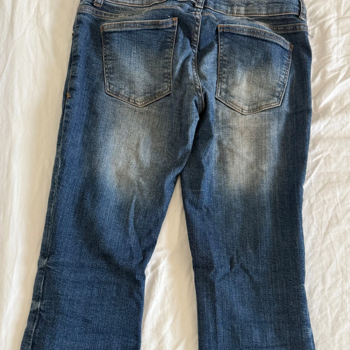 Blå bootcut låg/mellanmidjade jeans - 2