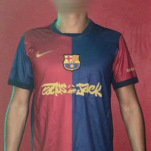 Barcelona fotbolls tröja - Billigt barcelona tröja finns på storlek S, M och L