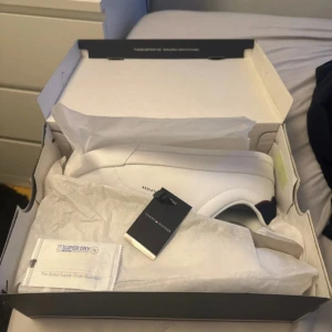 Tommy hilfiger - Säljer nu mina oanvända Tommy Hilfiger skor då de ej passade mig.