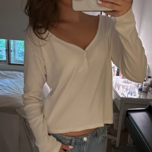 Vit långärmad topp  - Jättefin vit långärmad topp 🤍