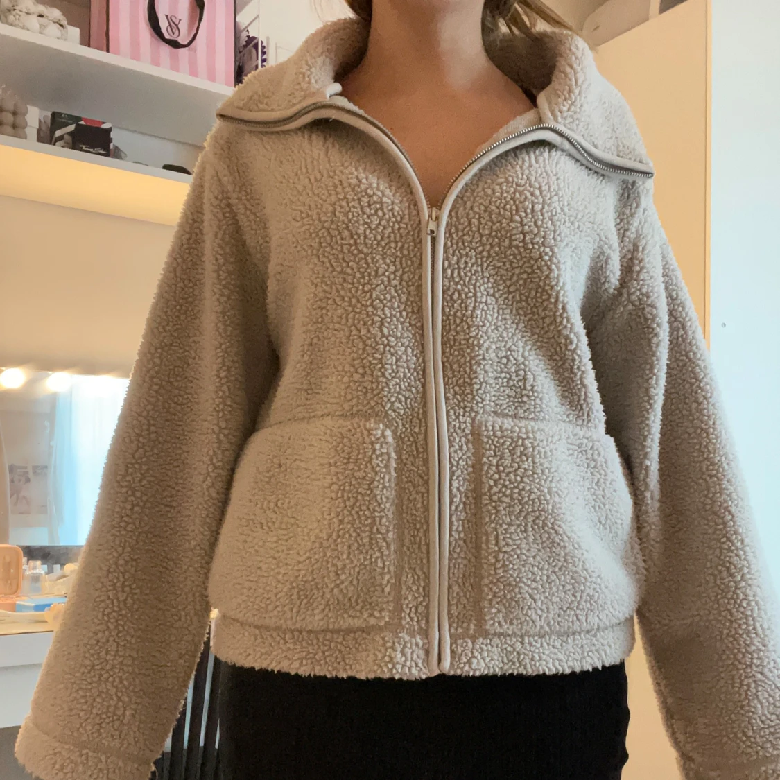 Beige teddyjacka med dragkedja 💕