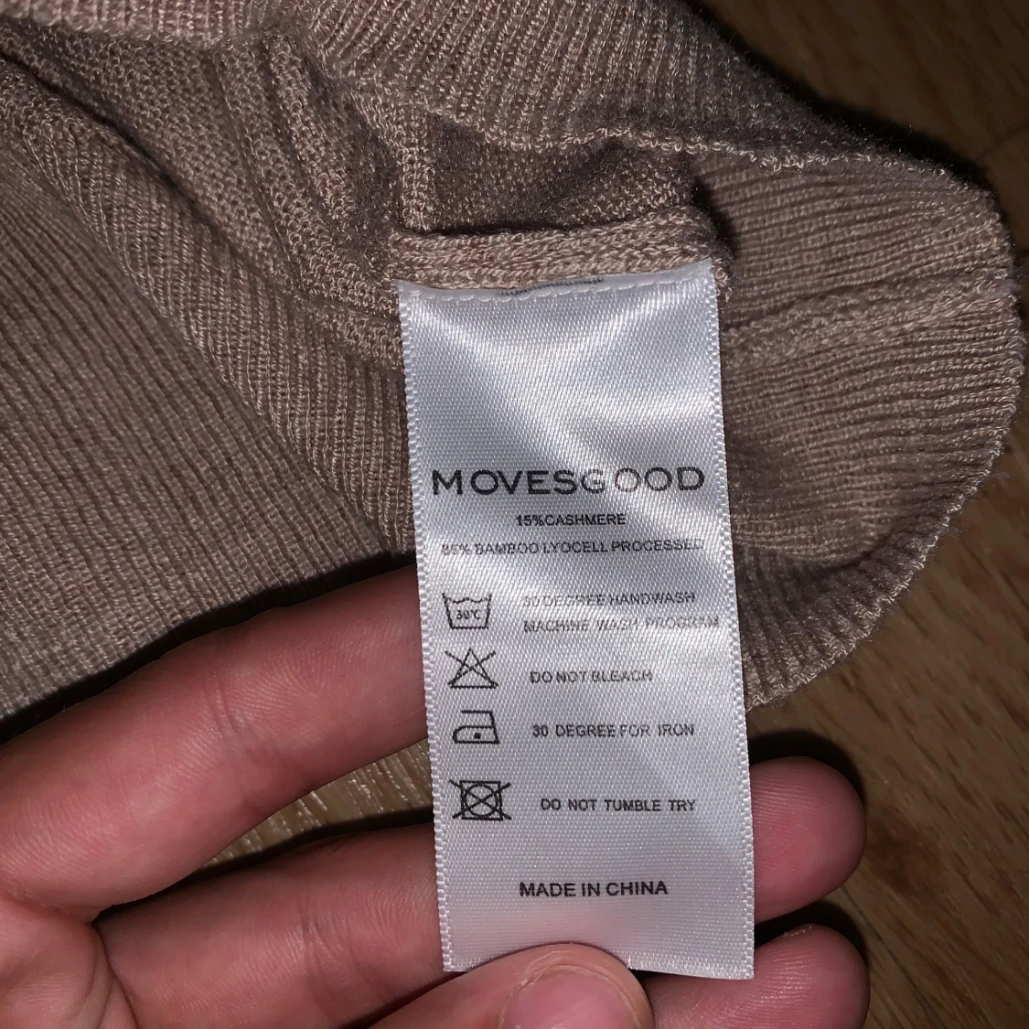 Beige Kashmir tröja från Movesgood - 1