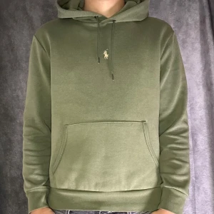 Ralph Lauren hoodie - Mycket fint skick | Size S  | fraktar spårbart inom 24 timmar |  för att köpa klicka ” köp nu” | vid frågor skriv ett meddelande |