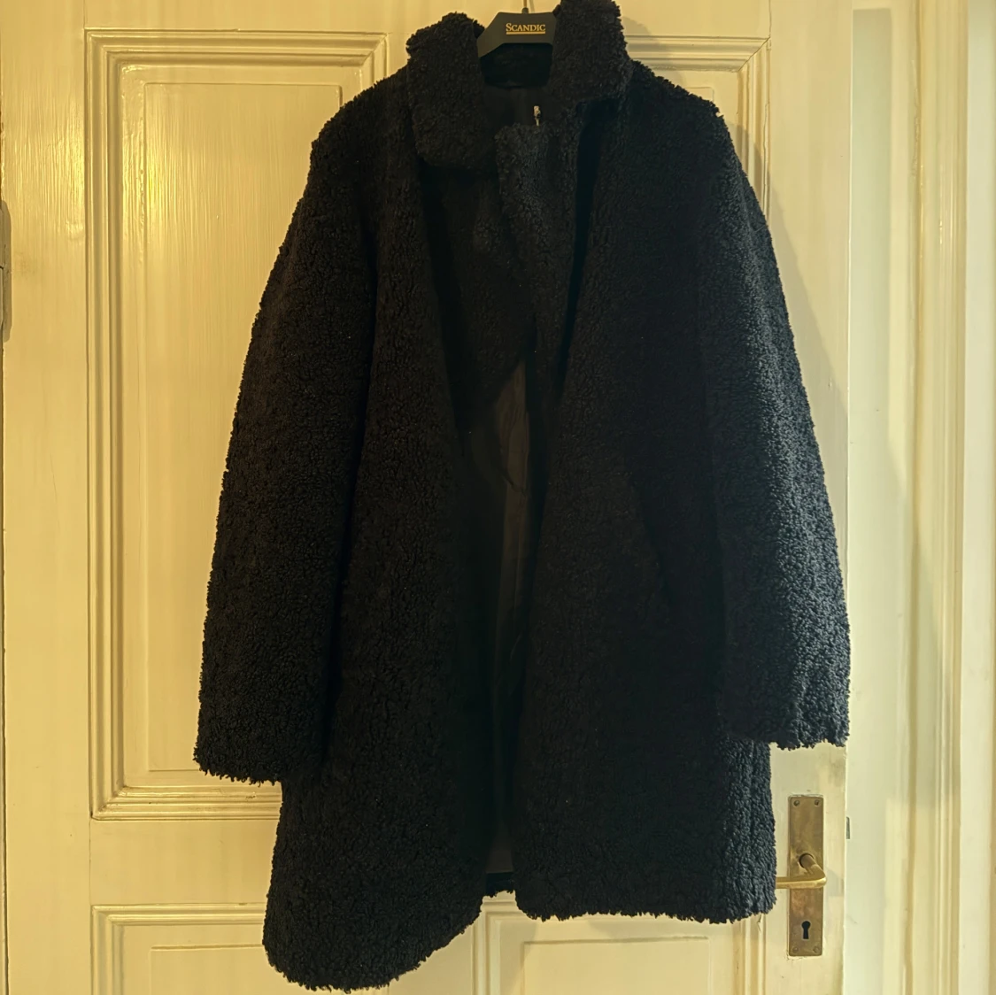 Svart teddyjacka  - 4