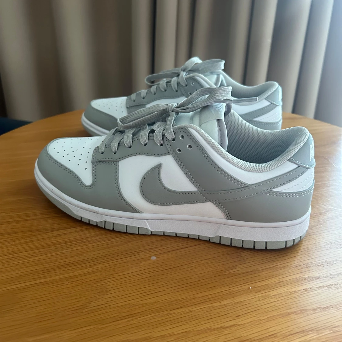 Nike Dunk Low grå/vita sneakers - 2