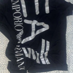 Svart t-shirt Emporio Armani - Typ aldrig använt, nypris 900kr