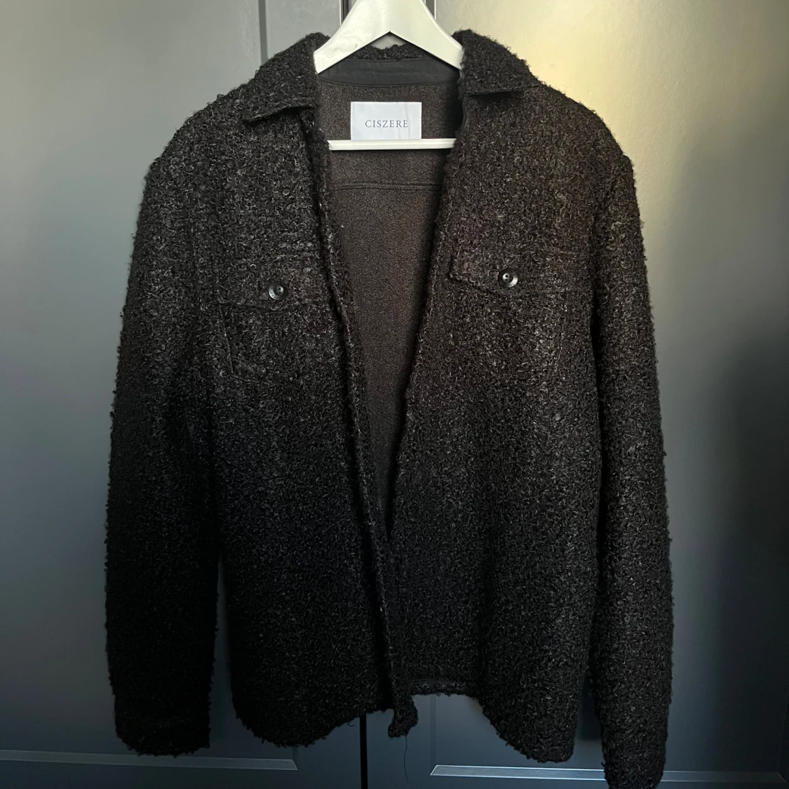 Svart overshirt från Ciszere