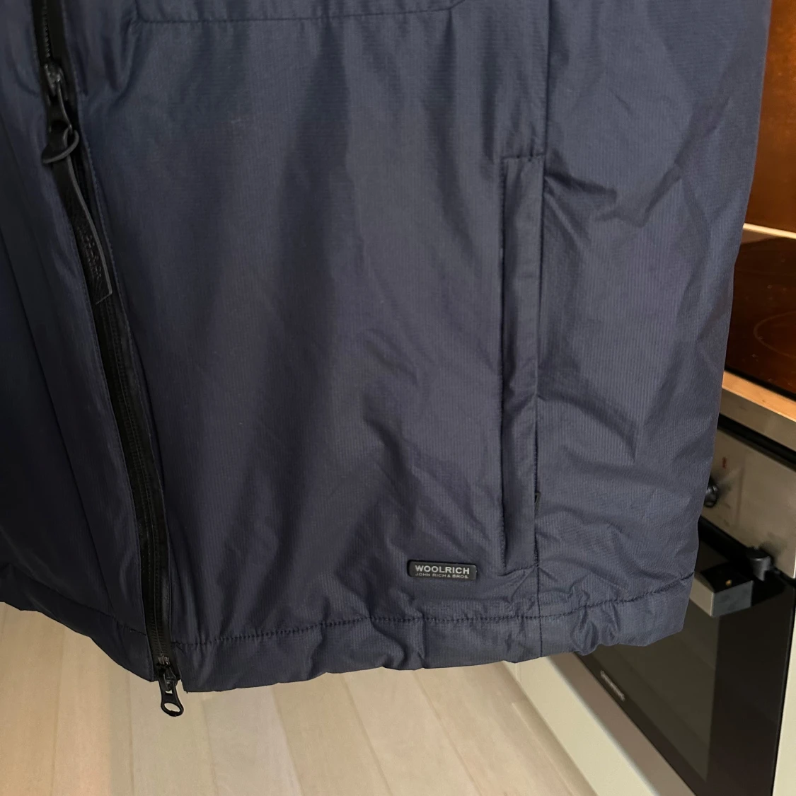 Mörkblå dunväst från Woolrich - 2