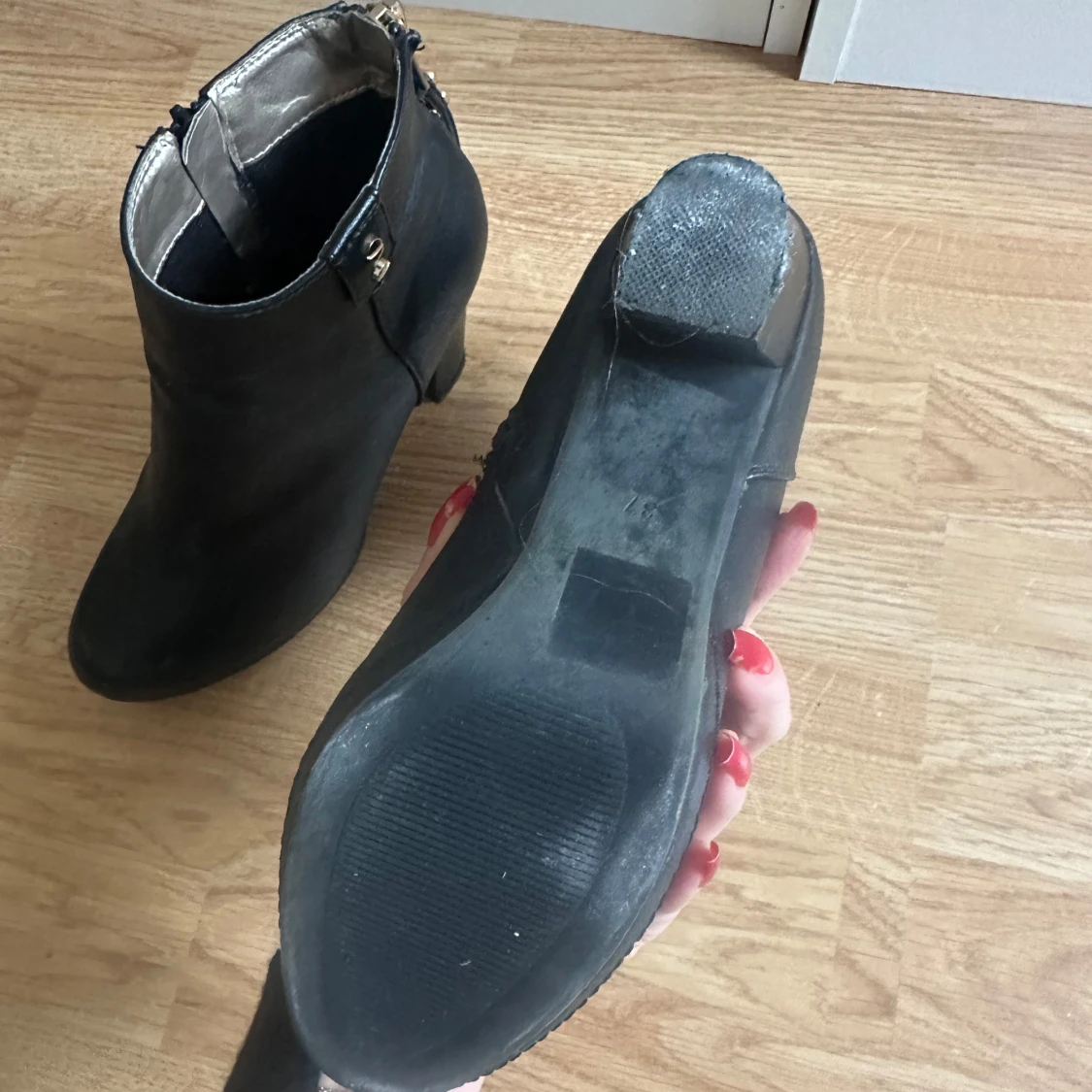 Svarta stövletter med klack och dragkedja - 4