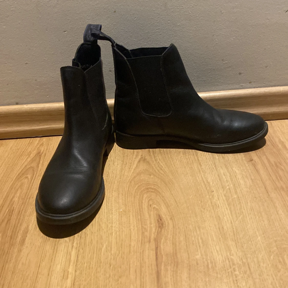 Svarta chelsea boots i skinn, strl 37 - 1