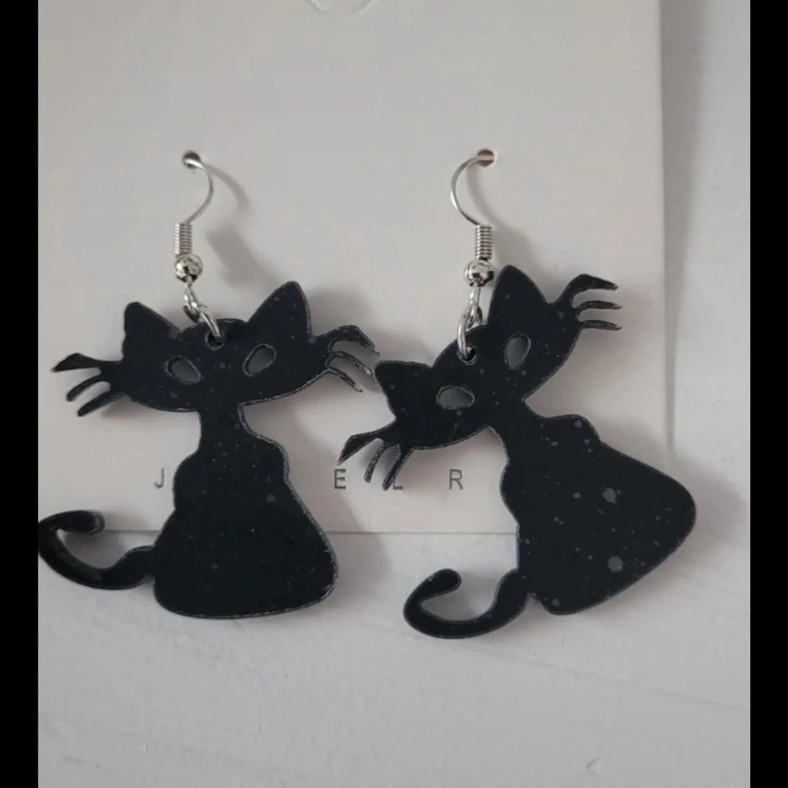 Helt nya Svarta kattörhängen