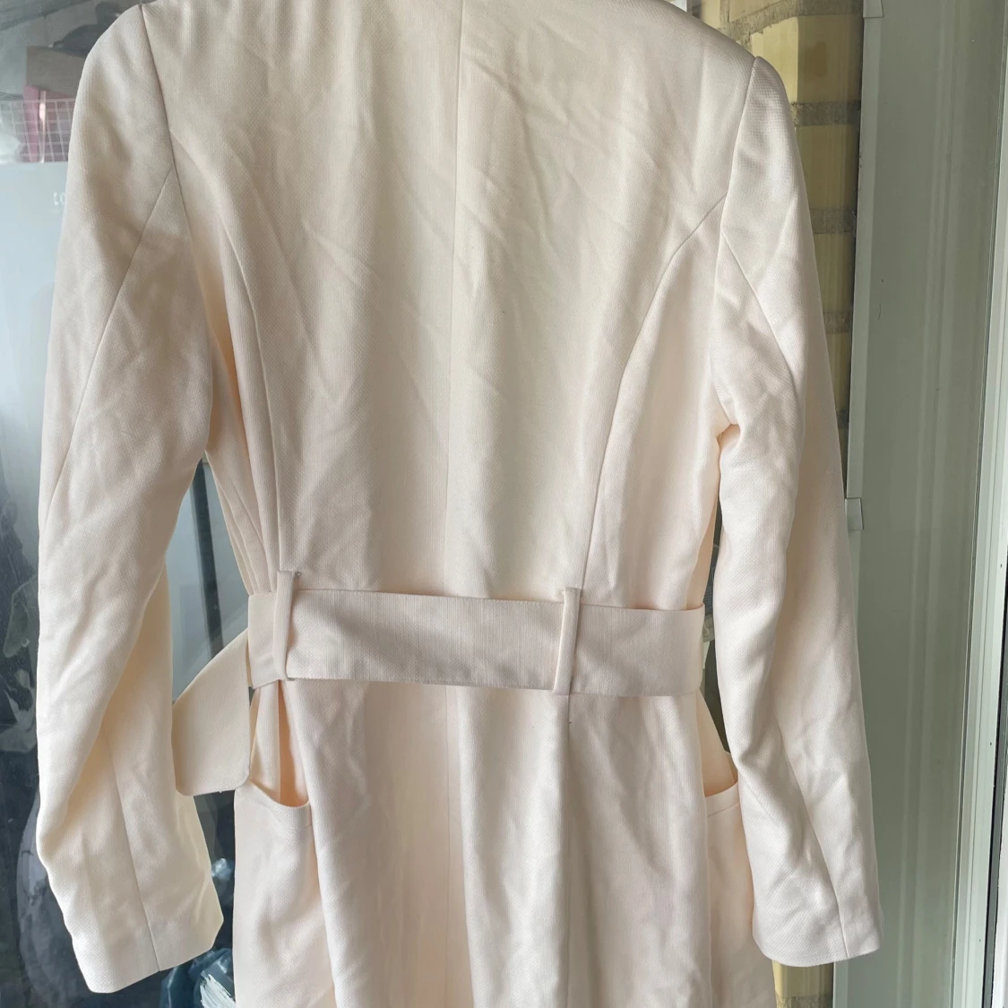 Vit klänning med bälte från H&M - 3