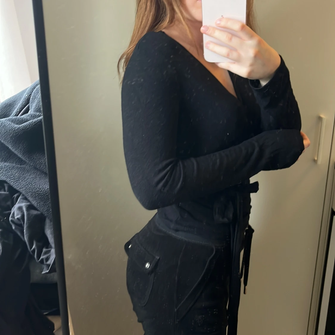 Svart omlottopp med knytband - 1