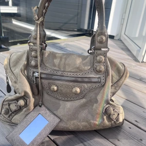 Balenciaga city bag - Bra skick! Köpt på vestiere collective och har genomgått äkthetskontroll. Skicka gärna frågor!