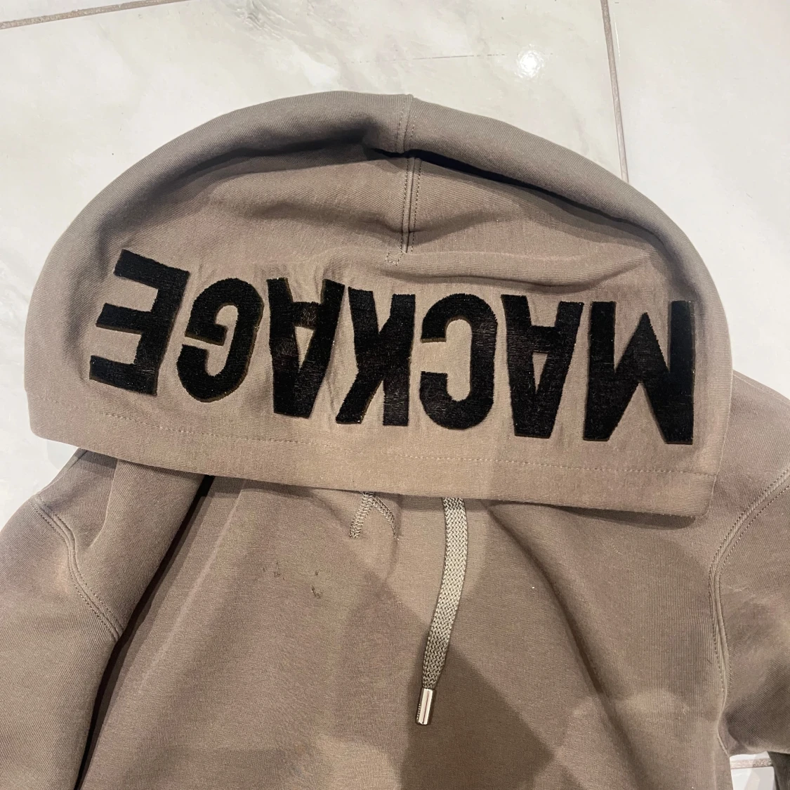 Beige hoodie från Mackage med tryck - 1