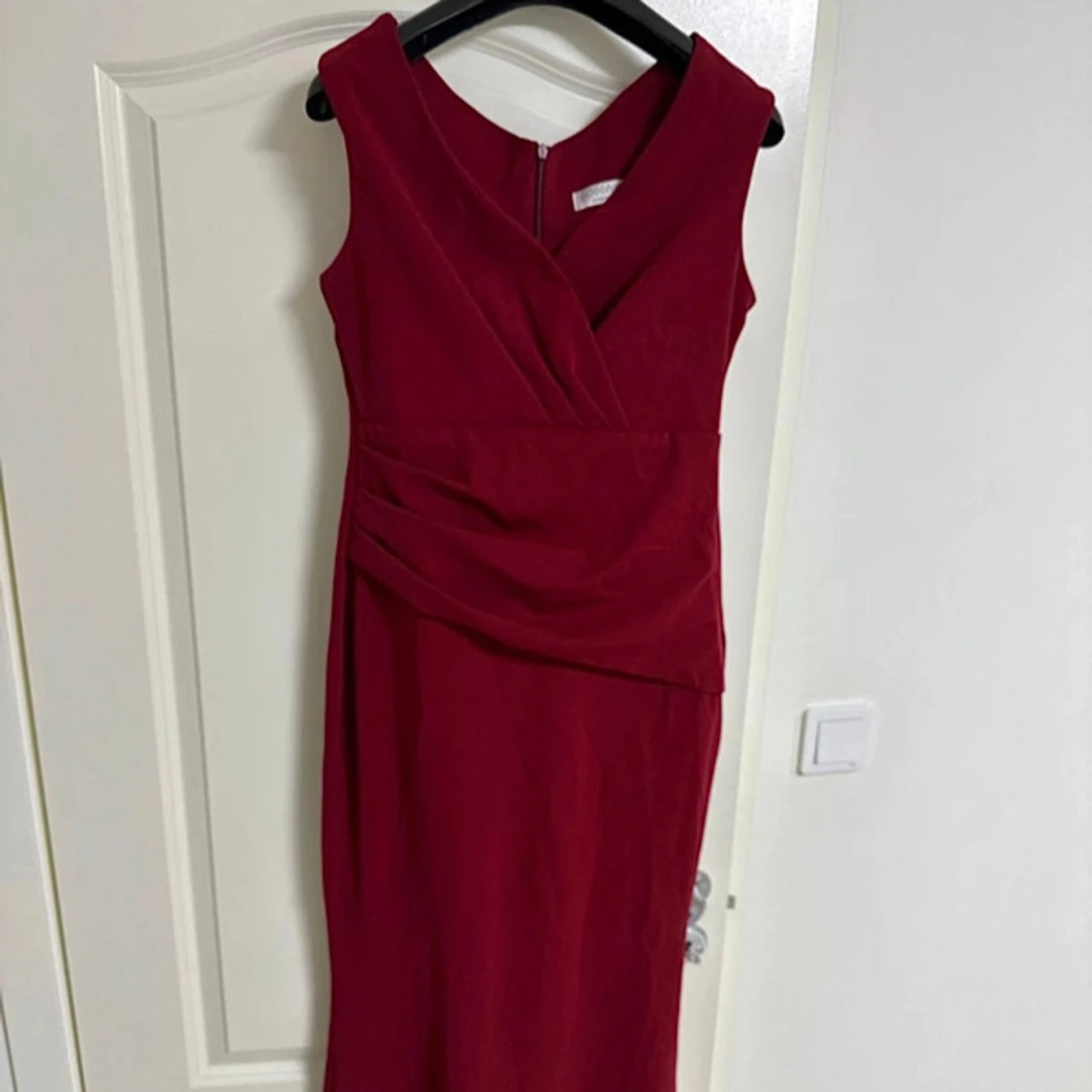 Vinröd långklänning med omlott - 1