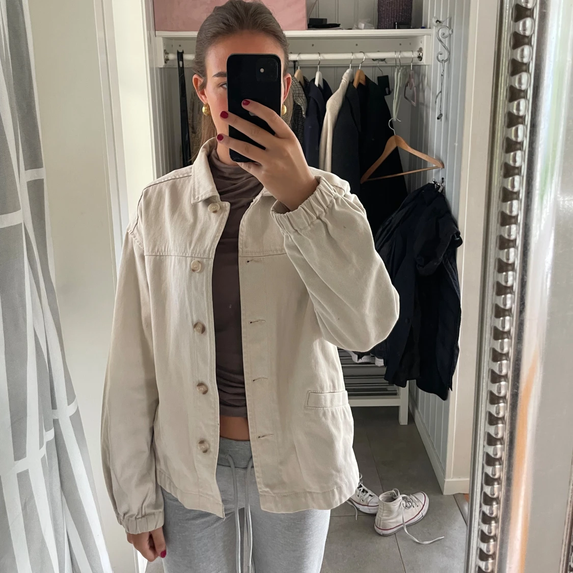 Beige overshirt med knappar