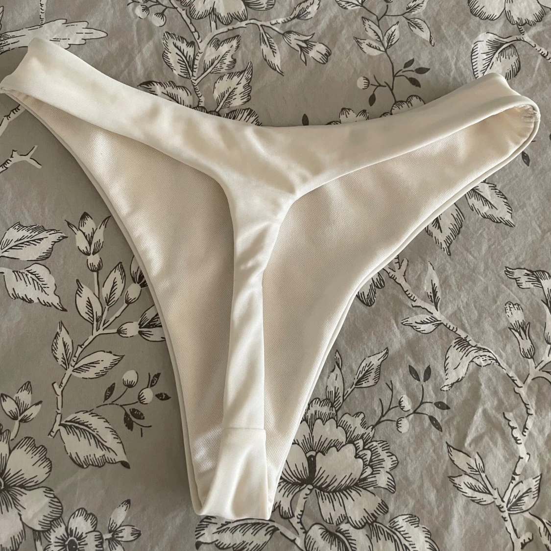 Vit bikiniunderdel från NLY Beach  - 1