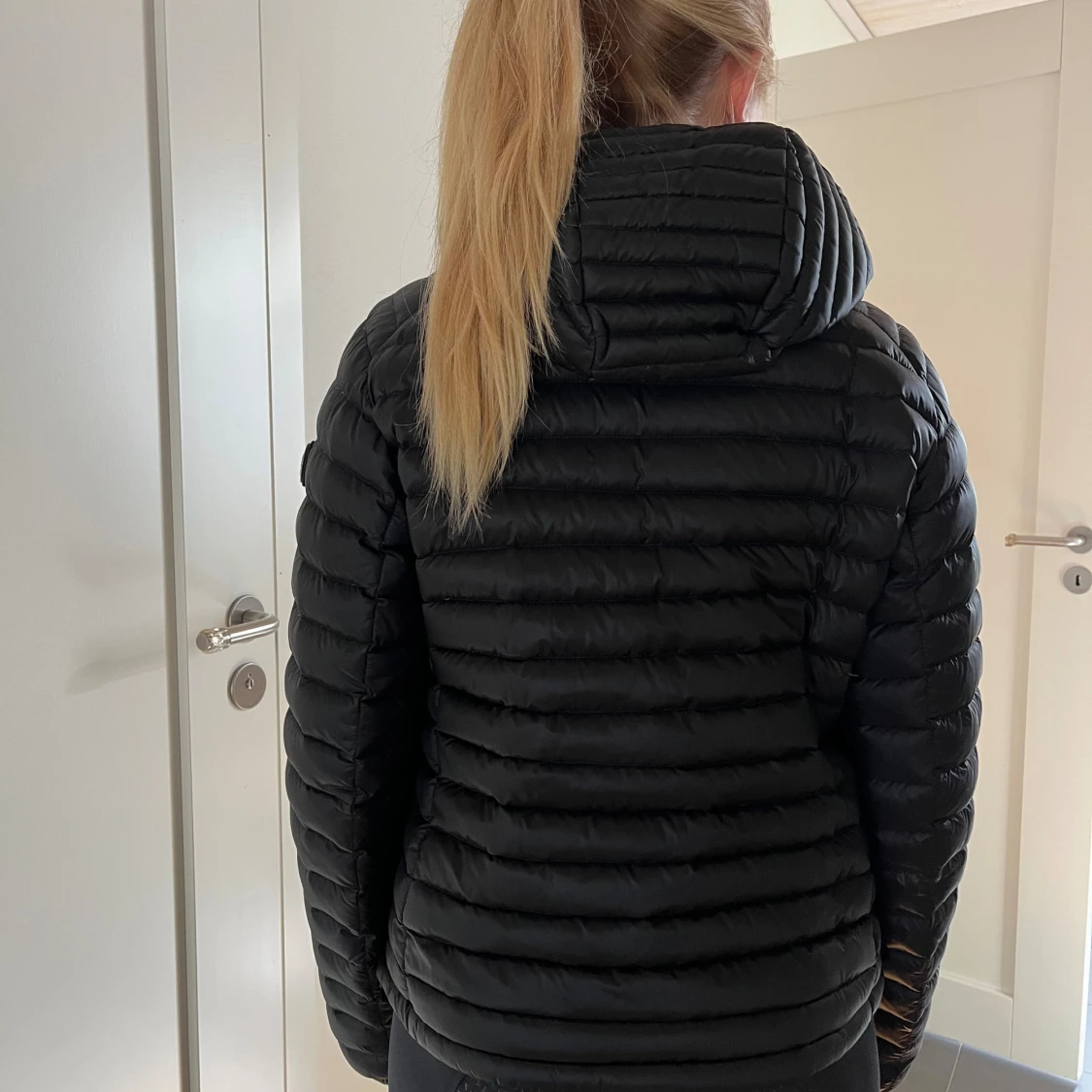 Svart dunjacka Peak Performance - 1