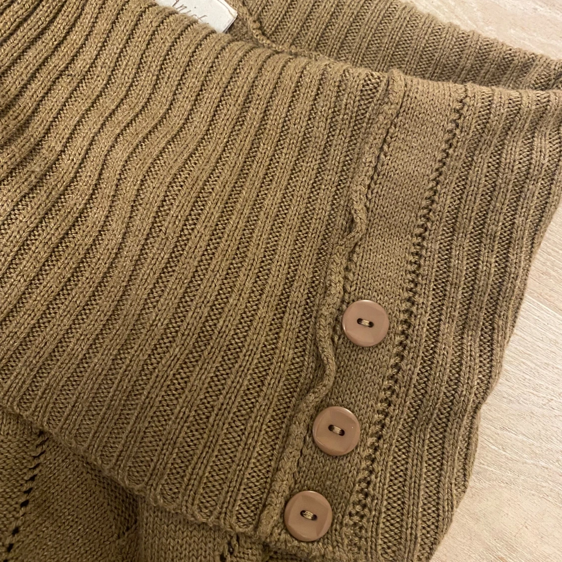 Of shoulder tröja med knappar!💞 - 1