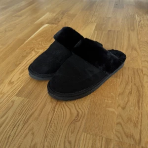 Varma tofflor  - Varma och sköna, aldrig använda. Storlek 40/41. 
