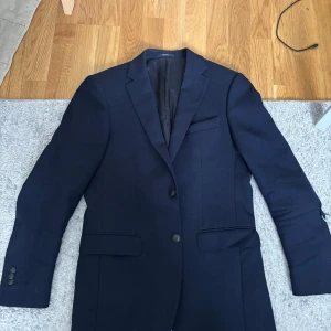 Boggi Milano casual kavaj - Boggi Milano, storlek 46 (S), casual kavaj i 100% ull. Lite nopprig men kan nog tas bort med noppborttagare. Italiensk kvalitet.